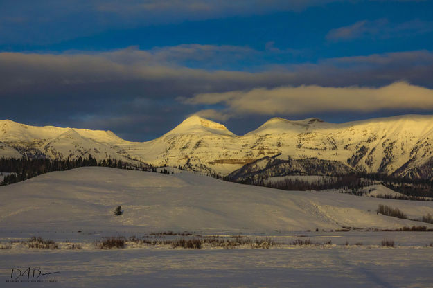 Hodges Peak (L) and Eagle Peak. Photo by Dave Bell.