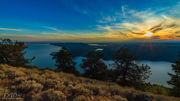 Sunsetting Sun And Fremont Lake. Photo by Dave Bell.