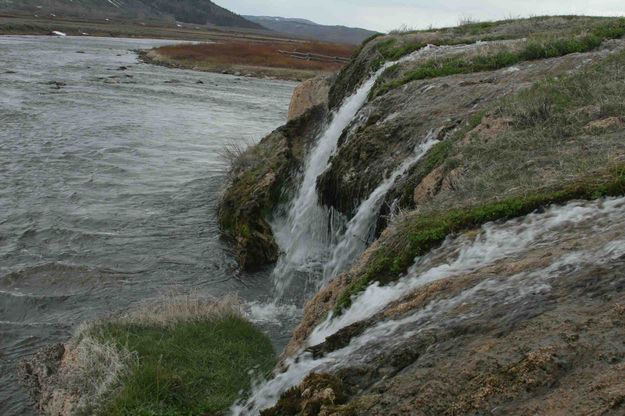 Kendall Hot Springs and Green River. Photo by Dave Bell.