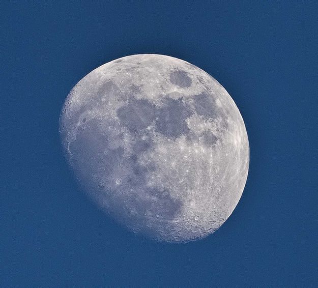 Advancing February Moon. Photo by Dave Bell.