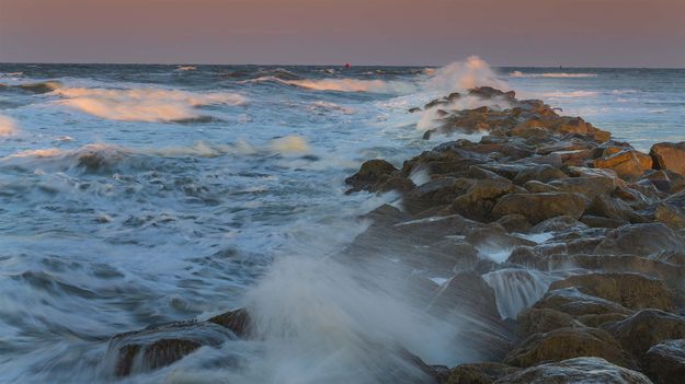 Jetty Wave. Photo by Dave Bell.