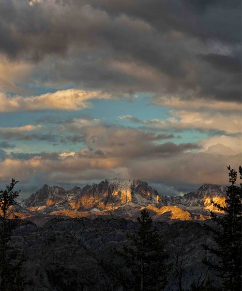 Fremont Peak Light. Photo by Dave Bell.