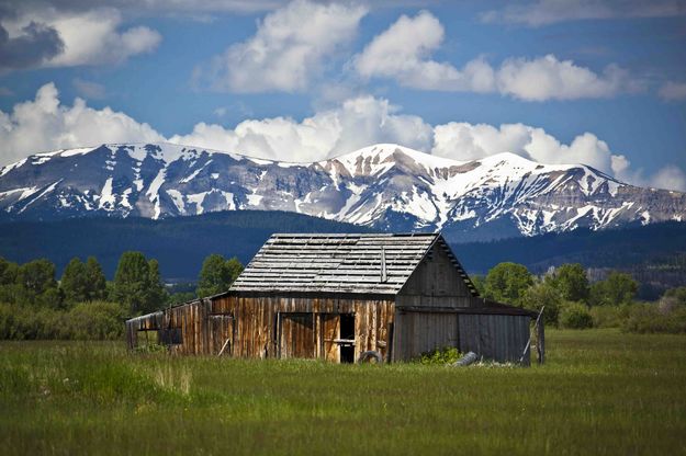 Old Binning Place And Triple Peak. Photo by Dave Bell.