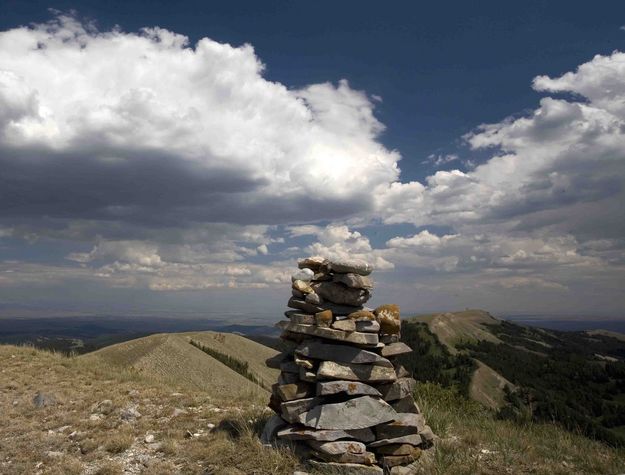 Lookout Mountain Rock Cairn and Horse Mountain (r). Photo by Dave Bell.