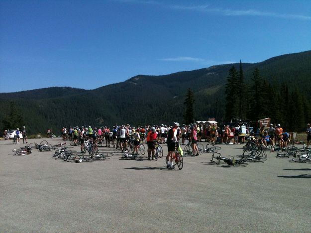 Thompson Pass Food Stop. Photo by Dave Bell.