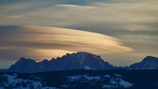 Great Morning Lenticulars Over Fremont Peak. Photo by Dave Bell.