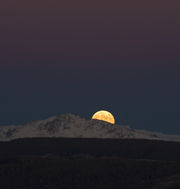 Alpenglow Moon. Photo by Dave Bell.