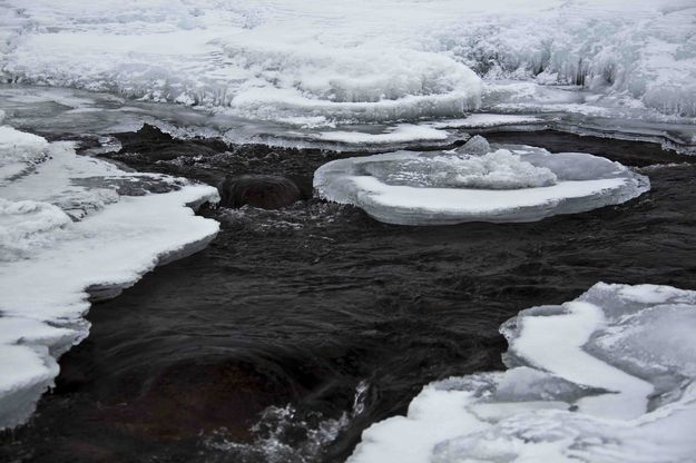 Icy Patterns On The Green River. Photo by Dave Bell.