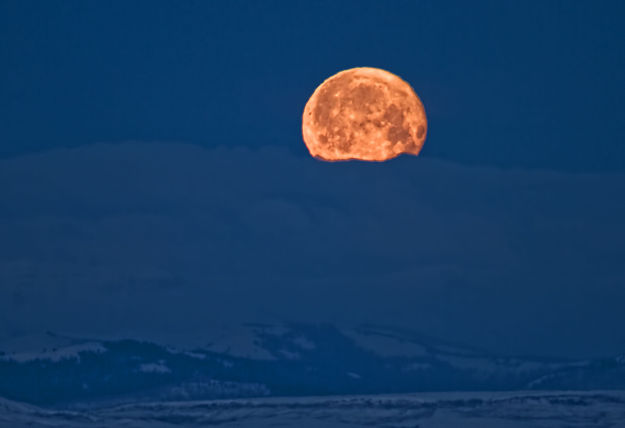 Full Moon Setting Into Cloud Bank. Photo by Dave Bell.