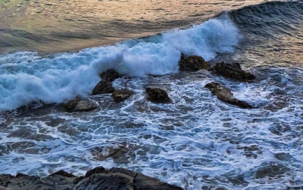 Breaking Waves. Photo by Dave Bell.