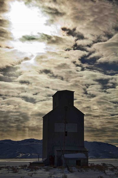 Old Grain Elevator. Photo by Dave Bell.