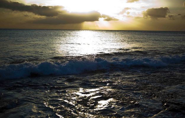 Hawaiian Sunset. Photo by Dave Bell.