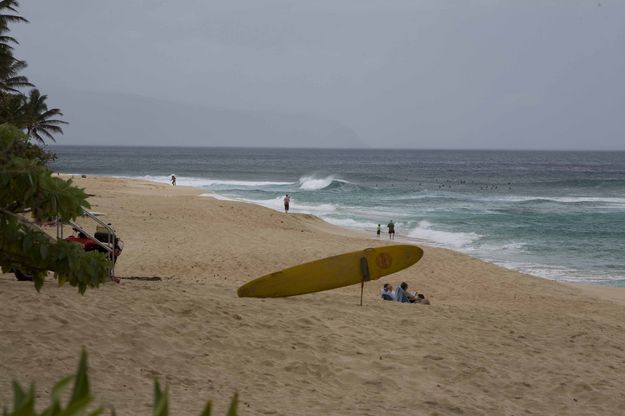 North Shore Surf. Photo by Dave Bell.