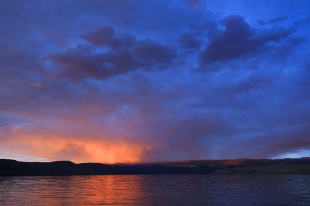 Well Lit Virga. Photo by Dave Bell.