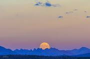 Cirque Moon Silhouette. Photo by Dave Bell.
