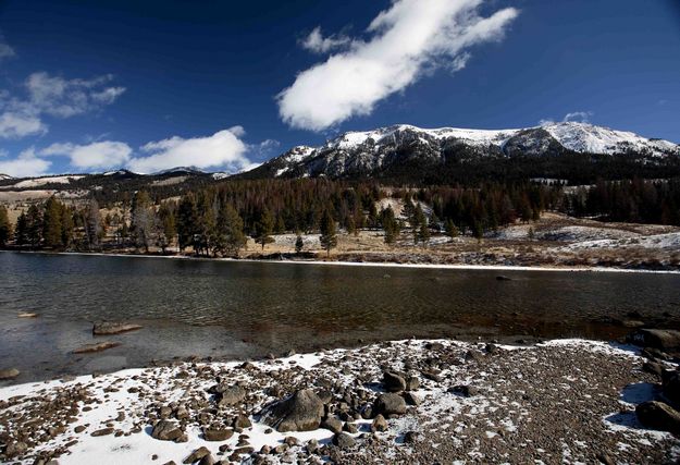 Lower Green River Lake Outlet. Photo by Dave Bell.