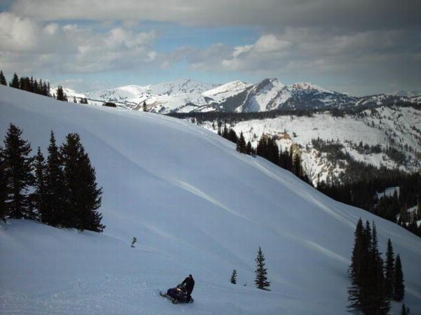 Wyoming Range Snowmobiling. Photo by Dave Bell.