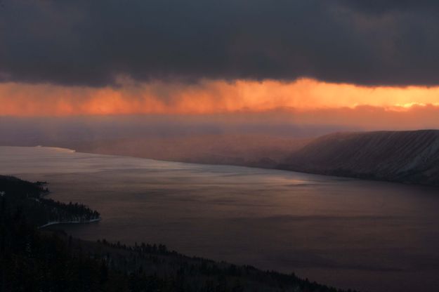 Setting Sun Over Fremont Lake. Photo by Dave Bell.