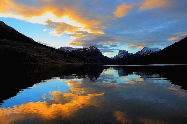 Green River Lks. Sunrise. Photo by Fred Pflughoft.