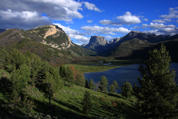 Squaretop Mtn. & Green River Lks.. Photo by Fred Pflughoft.