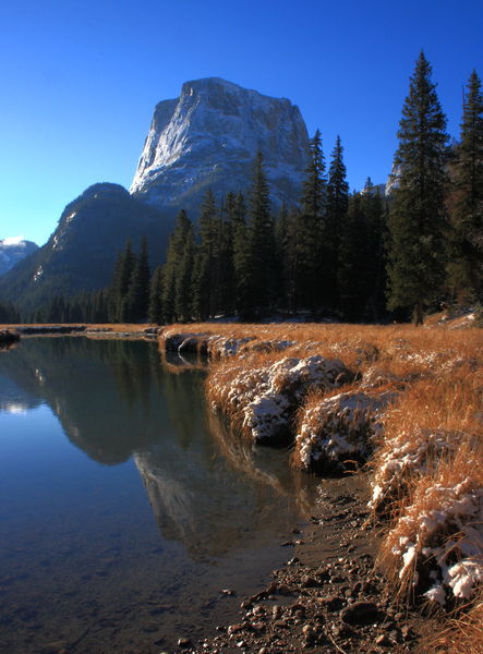 Squaretop Mtn. reflected in the upper Green River. Photo by Fred Pflughoft.