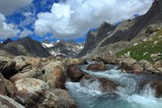 Titcomb Basin between the Lakes. Photo by Fred Pflughoft.