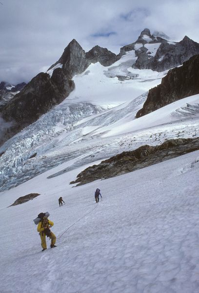 Sue's rop team on the Dana Glacier beneath Dome Pk. / Ptarmigan Traverse / Washington / circa 1985. Photo by Fred Pflughoft.