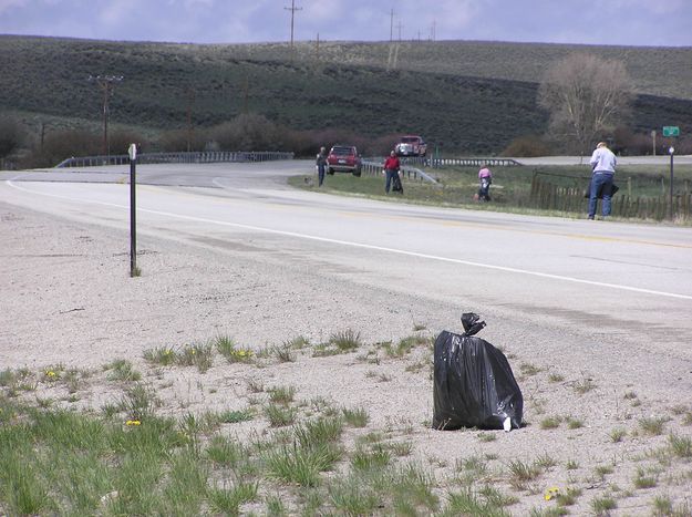 Hwy 191 Cleanup. Photo by Pinedale Online.