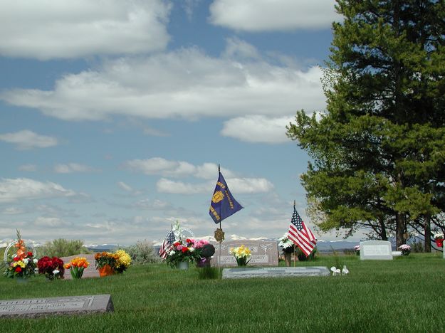 Decorated Graves. Photo by Pinedale Online.