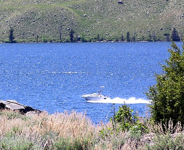 Boating on Fremont Lake. Photo by Pinedale Online.