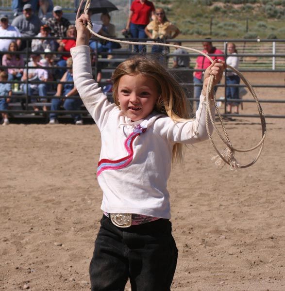 Ropin Cowgirl. Photo by Pinedale Online.