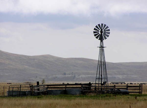 Merna Windmill. Photo by Pinedale Online.
