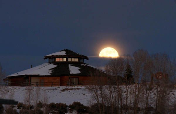 Full Moon Rising. Photo by Clint Gilchrist, Pinedale Online.