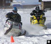 Close Snowmobile Race. Photo by Pinedale Online.