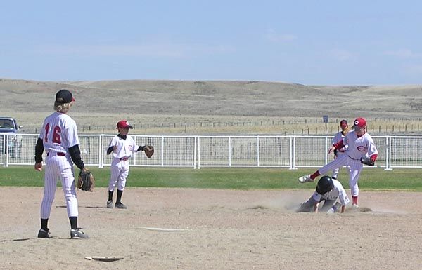 Making the Play. Photo by Dawn Ballou, Pinedale Online.