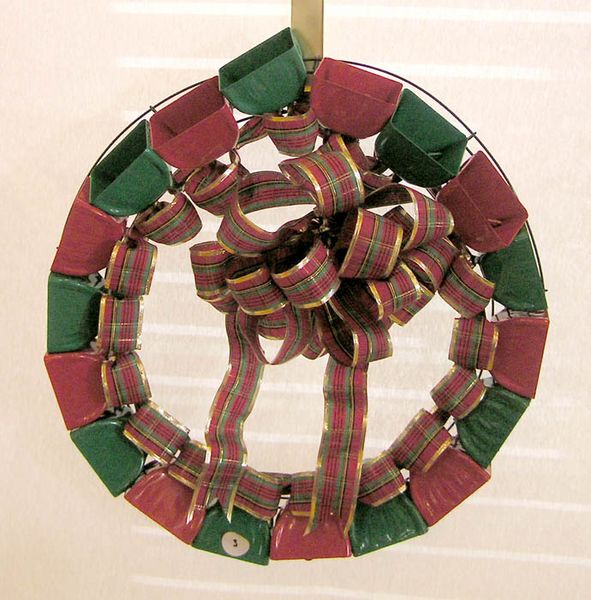 Red & Green Cowbell Wreath. Photo by Dawn Ballou, Pinedale Online.
