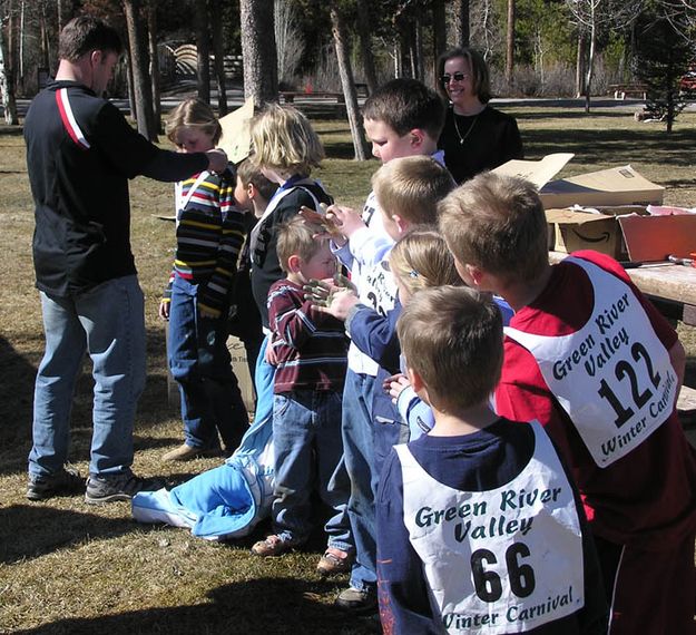 Awarding Medals. Photo by Dawn Ballou, Pinedale Online.