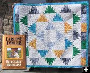 Quilt and autographed book. Photo by Dawn Ballou, Pinedale Online.