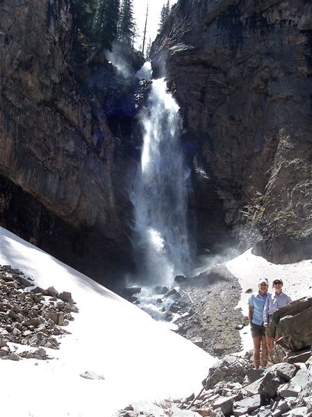 Spring hike. Photo by Bob Barrett.