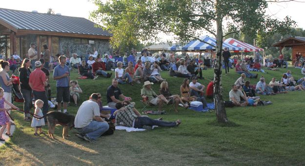Big Crowd. Photo by Tim Ruland, Pinedale Fine Arts Council.