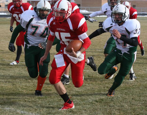 Quarterback Run. Photo by Clint Gilchrist, Pinedale Online.