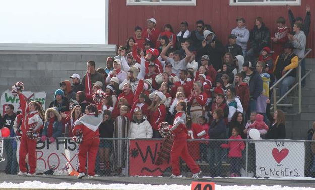 The crowd goes wild. Photo by Dawn Ballou, Pinedale Online.