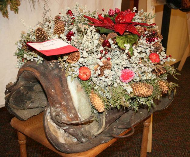 Julie Early's Saddle wreath. Photo by Dawn Ballou, Pinedale Online.