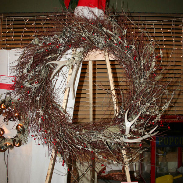 Rio Verde Engineering wreath. Photo by Dawn Ballou, Pinedale Online.