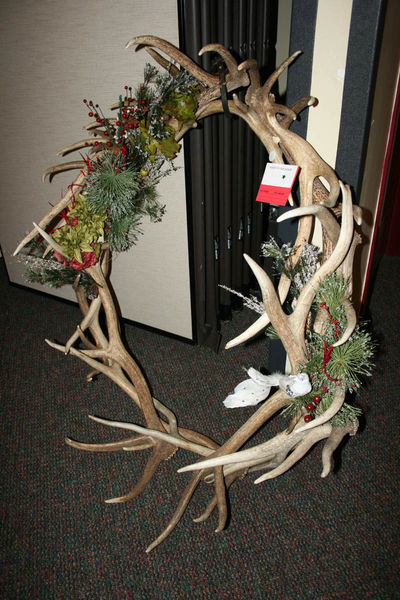 Shell elk antler wreath. Photo by Dawn Ballou, Pinedale Online.