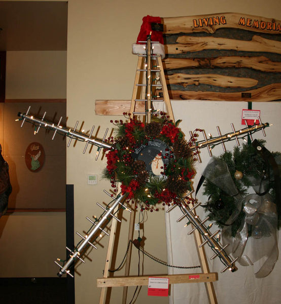 Sublette Communications wreath. Photo by Dawn Ballou, Pinedale Online.