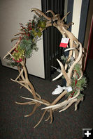Shell elk antler wreath. Photo by Dawn Ballou, Pinedale Online.