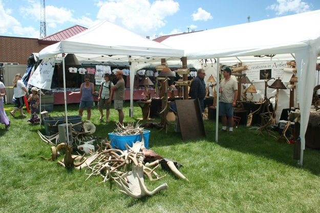 Vendors. Photo by Dawn Ballou, Pinedale Online.