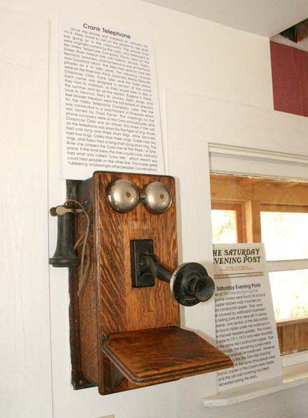 Crank Telephone. Photo by Dawn Ballou, Pinedale Online.