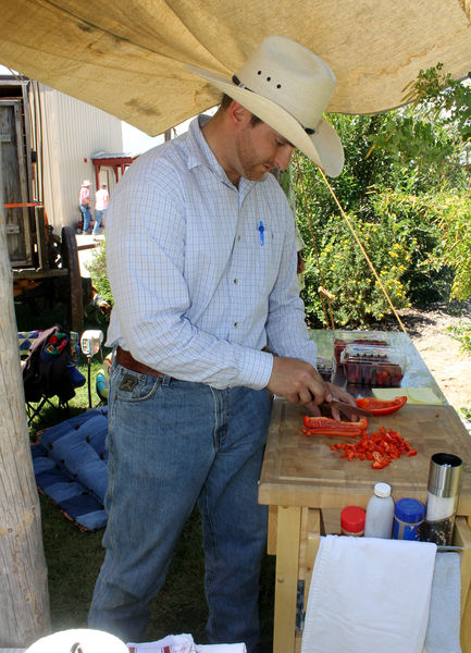 Cutting peppers. Photo by Dawn Ballou, Pinedale Online.